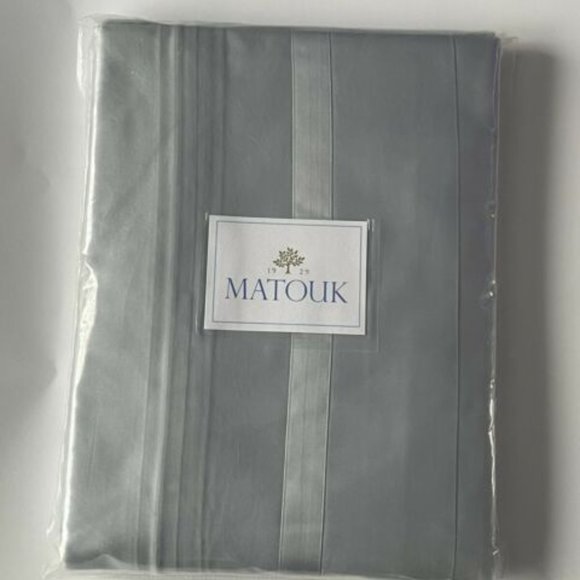 Luxurious Matouk Nocturne Duvet in Charcoal, King Size - Picture 2 of 4